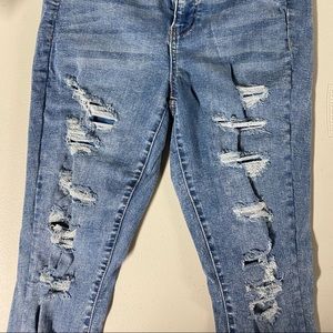 SO Destructed ultimate jegging high rise jeans (size 9)